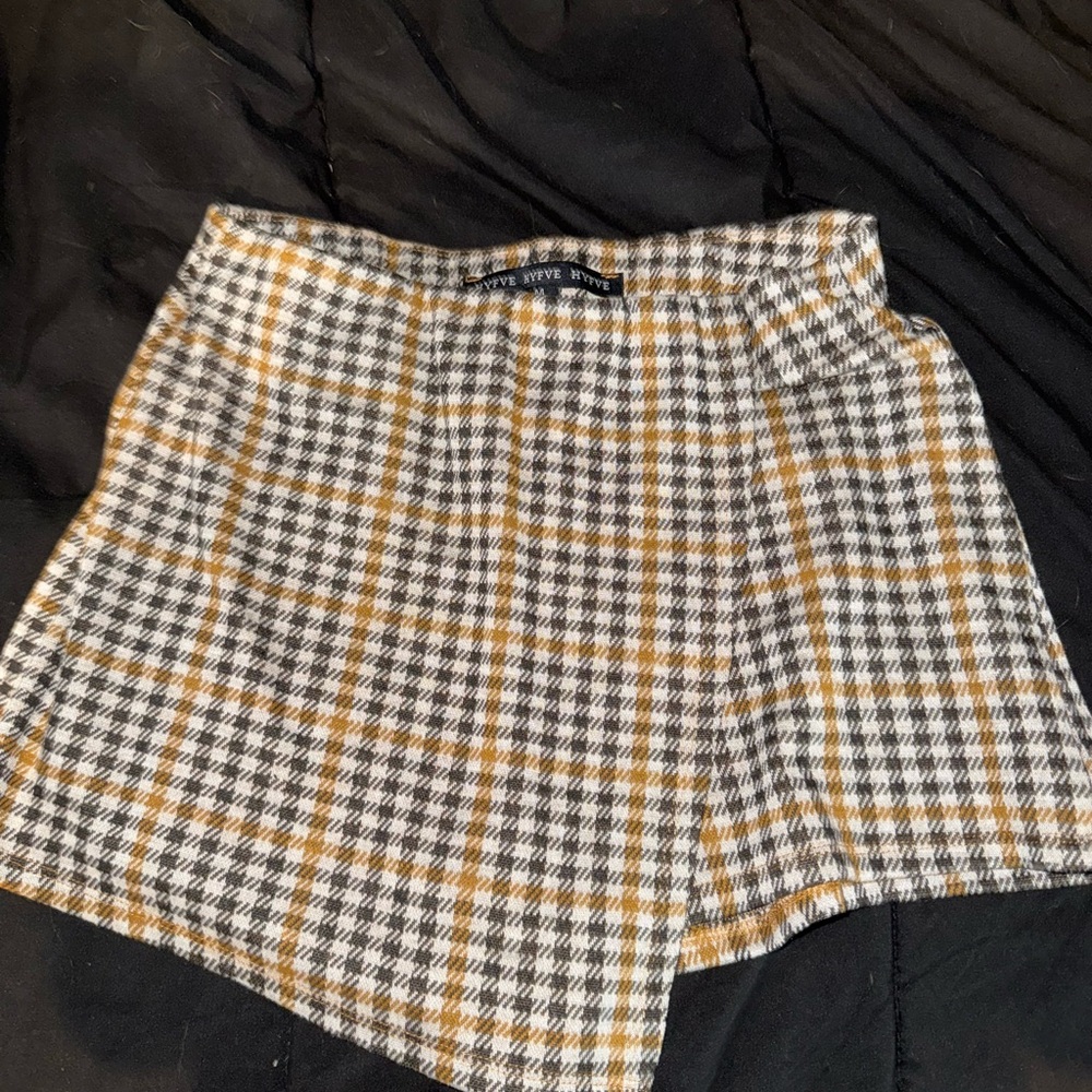 Women’s pretty little thing skirt / shorts
